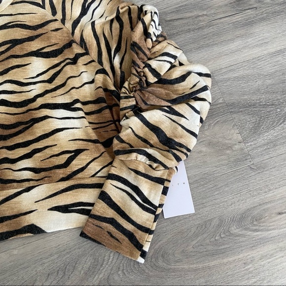 Leith Animal Print Pull over Crop Women Sweater - Picture 5 of 13